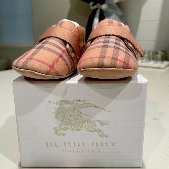Burberry Charlton Baby Shoes 19 - Picture 1 of 9